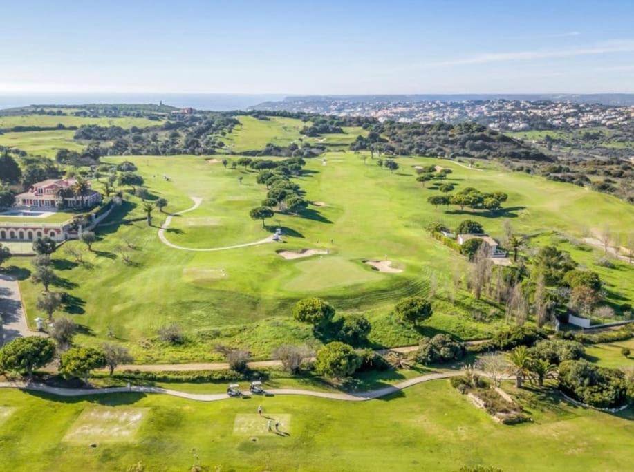 Beautiful 2 Bed Townhouse On Boavista Golf Course Lagos